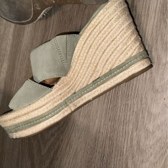 Crown Vintage Sage Green Wedges - Picture 11 of 11